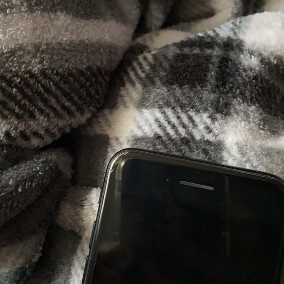 iPhone 7 - Picture 3 of 3